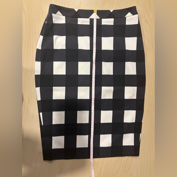 Banana Republic Monochrome Checkered Skirt (US 0) - Picture 5 of 9